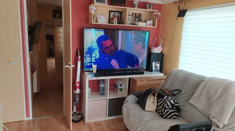 Parcela urbana con caseta móvil de 2 habitaciones y 1 baño, tiene una antigüedad de 3 años aprox.  Terraza de 5-6 m.  Paellero y t