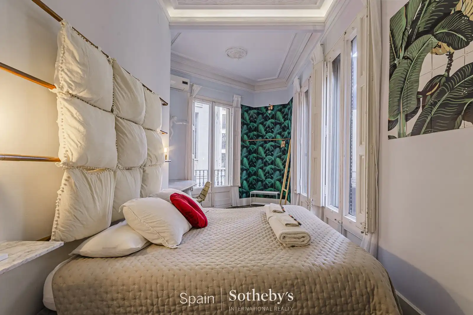 Dormitori de Apartament en venda en Barcelona amb Aire condicionat, Calefacció i Terrassa