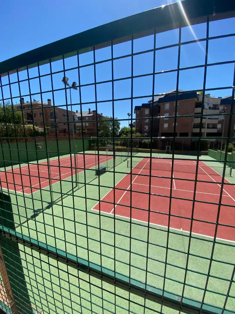 Vista exterior de Dúplex de lloguer en Majadahonda amb Aire condicionat, Calefacció i Terrassa