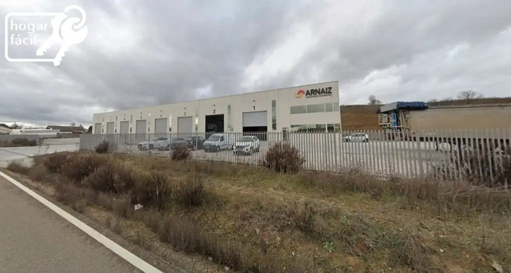 Außenansicht von Fabrikhallen zur Miete in Cigales mit Heizung