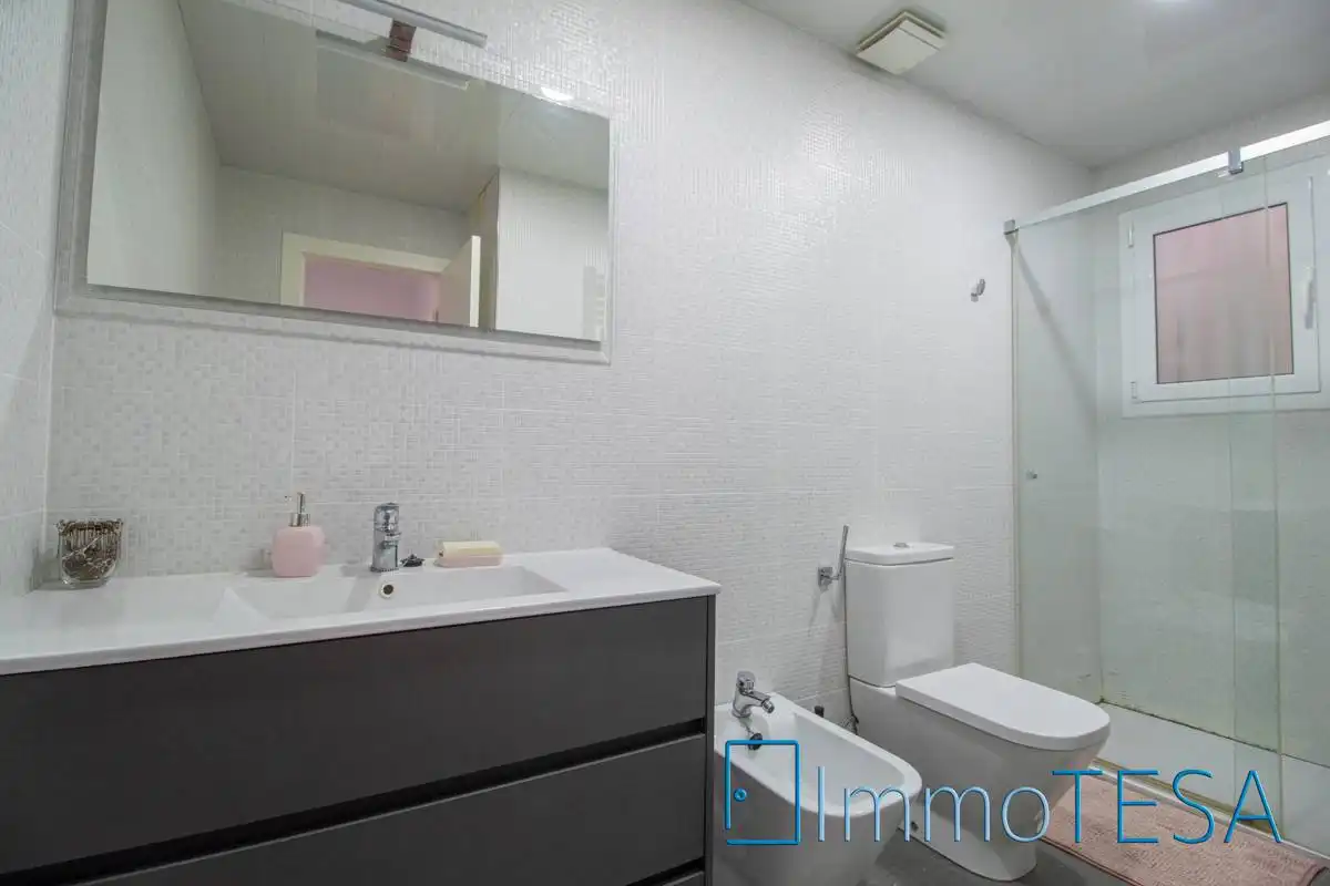 Bathroom of Flat for sale in Barberà del Vallès  with Heating, Parquet flooring and Terrace