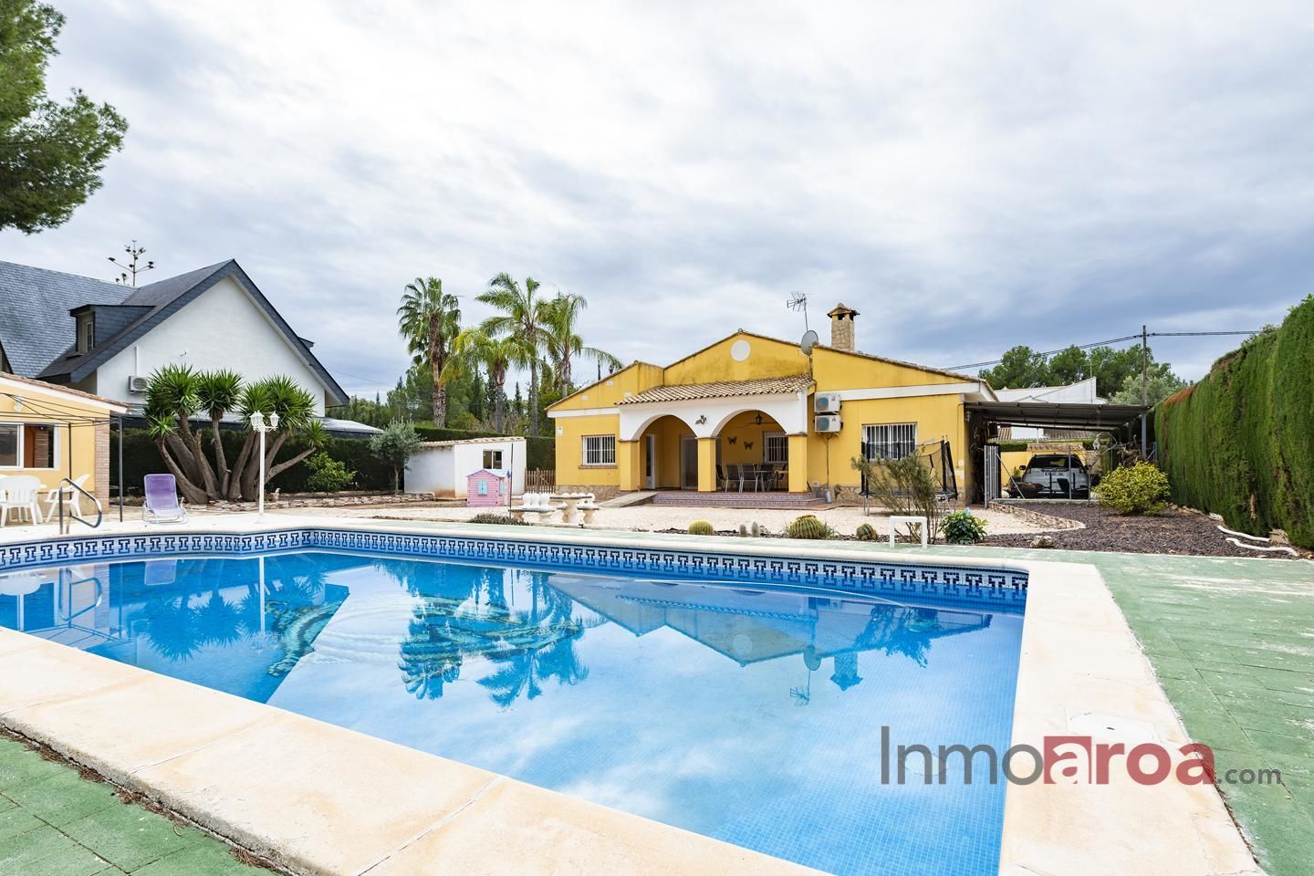 Vista exterior de Casa o chalet en venta en Serra con Aire acondicionado, Terraza y Trastero