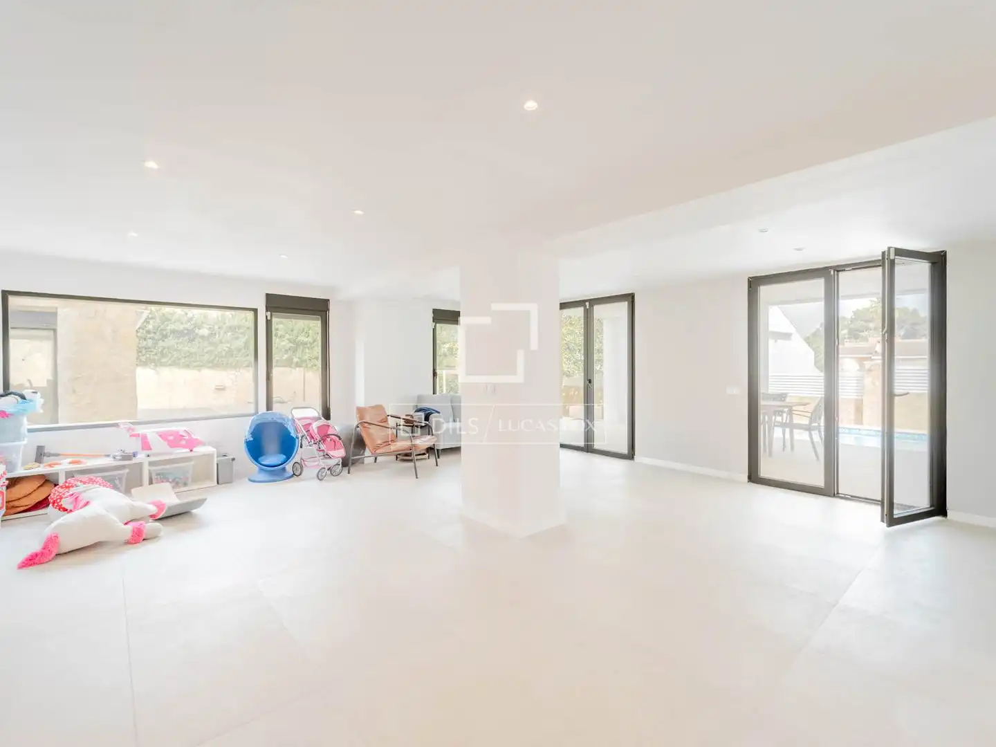 Vista exterior de Casa o chalet en venta en L'Eliana con Aire acondicionado, Calefacción y Jardín privado