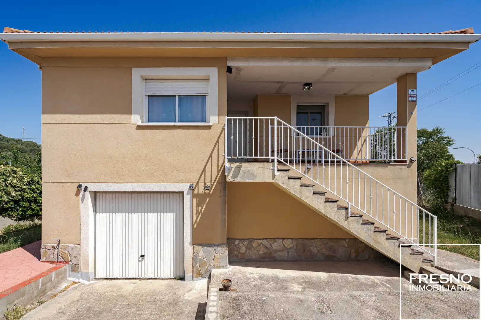 Vista exterior de Casa o chalet en venta en Galápagos con Calefacción, Jardín privado y Terraza