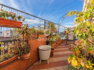 Penthouse mit Balkon zum Verkauf in Chamberí