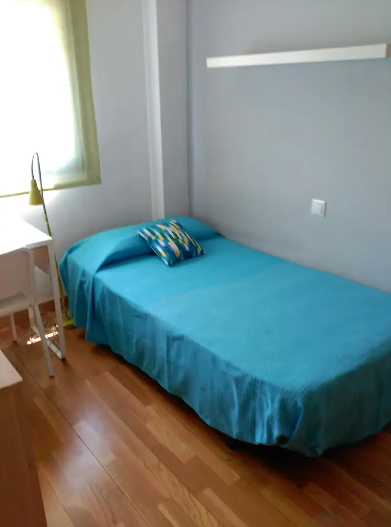 Habitación de Piso para compartir en Leganés con Calefacción, Jardín privado y Amueblado