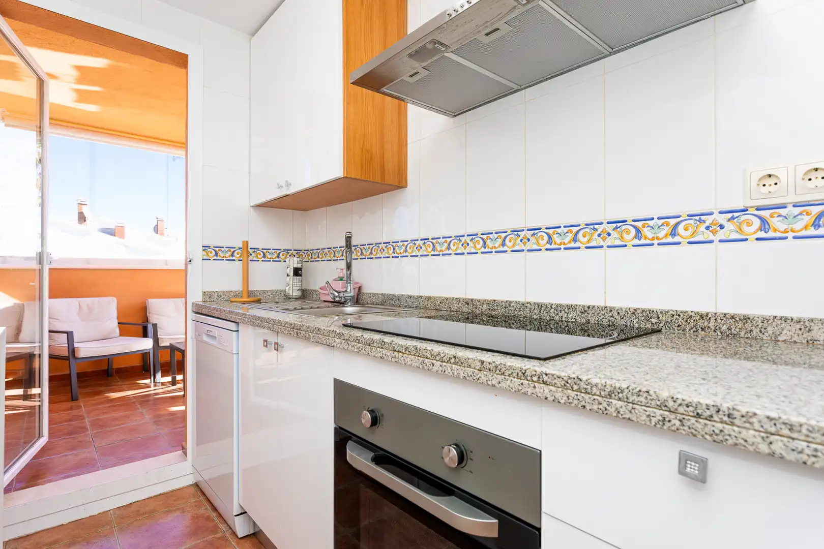 Cuina de Apartament en venda en Marbella amb Aire condicionat, Terrassa i Traster