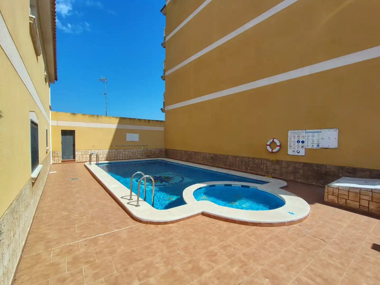Piscina de Planta baja en venta en Formentera del Segura con Aire acondicionado, Terraza y Piscina comunitaria
