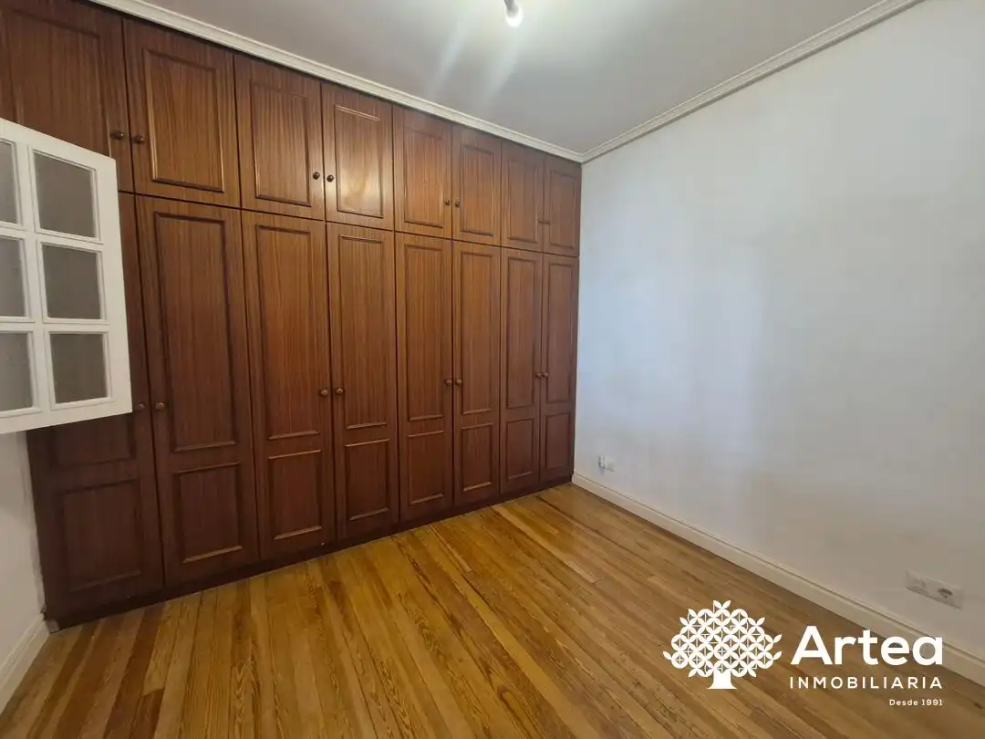 Bedroom of Flat for rent in Bilbao   with Heating, Oven and Washing machine