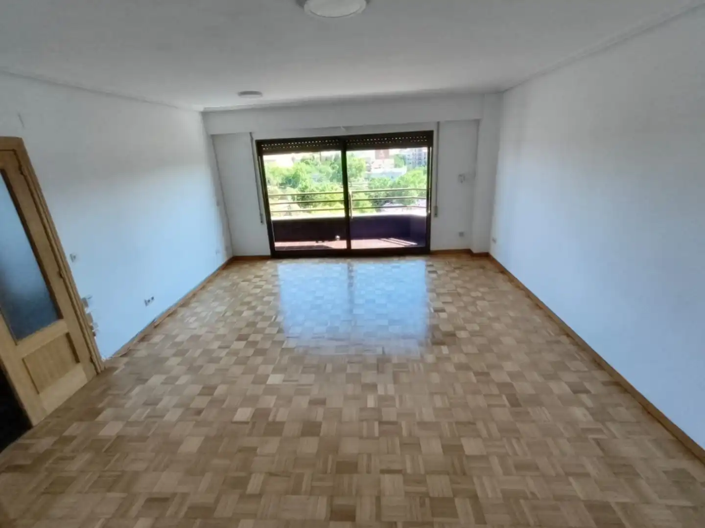 Sala d'estar de Pis de lloguer en Valencia amb Terrassa i Balcó