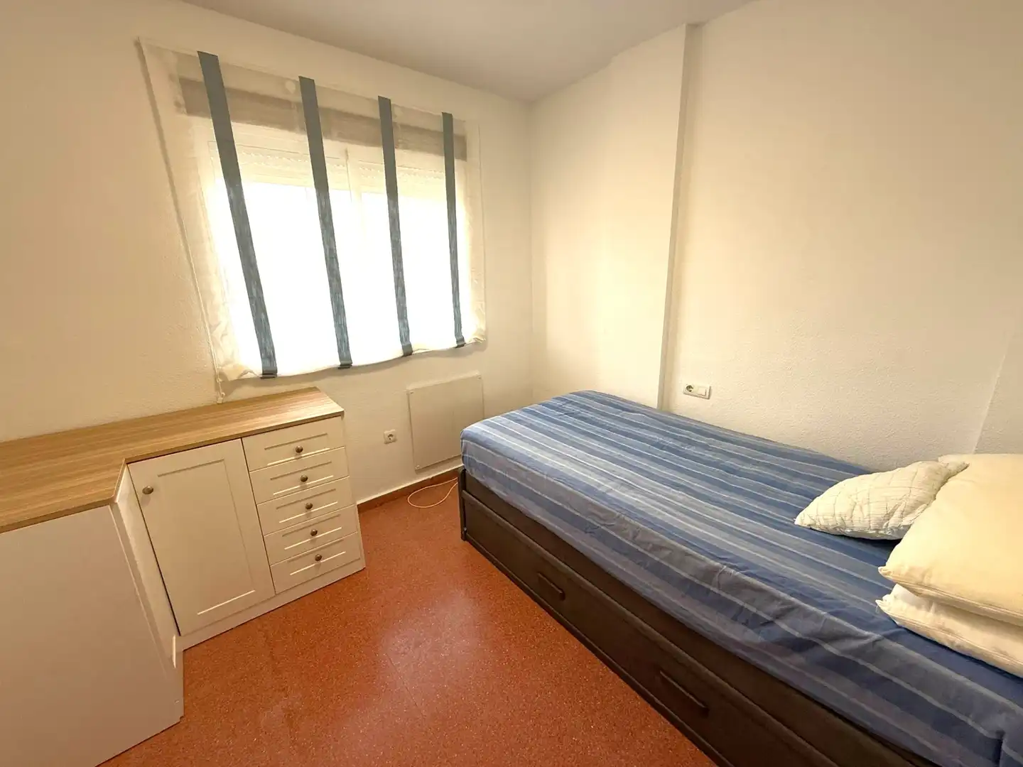 Terraced house with terrace to rent in Calle Pintor Saura Pacheco, imagen 15