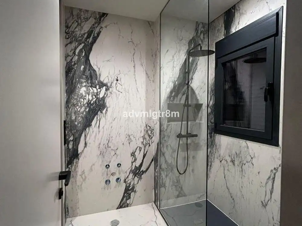 Bany de Casa o xalet en venda en Marbella amb Aire condicionat, Jardí privat i Terrassa