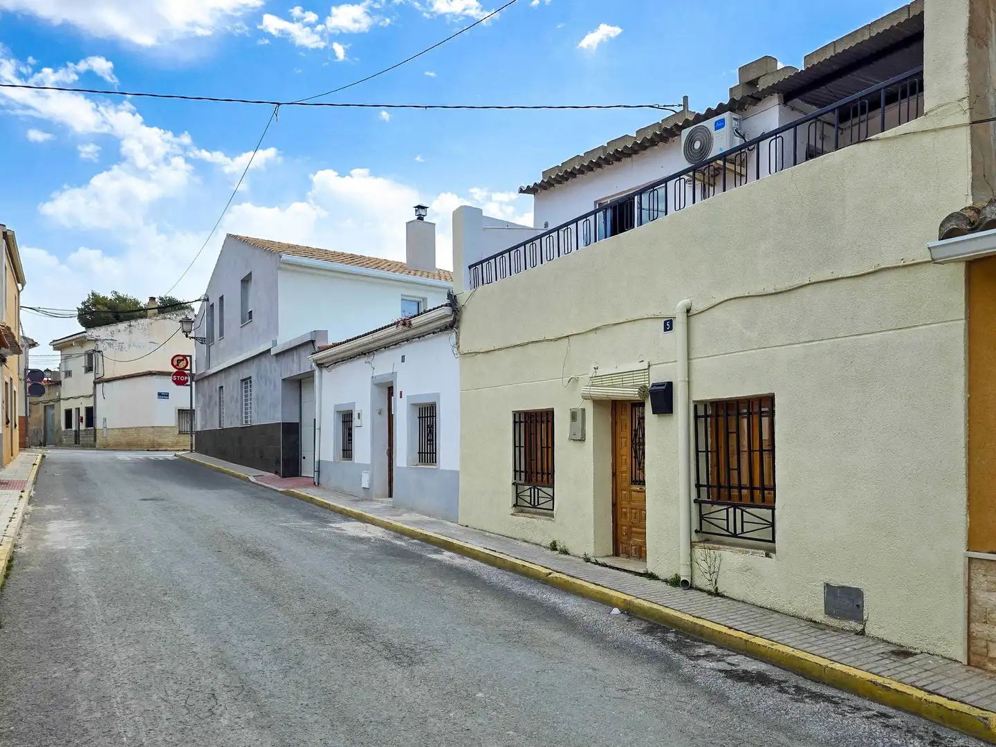 Reihenhaus zum Verkauf in El Pinós / Pinoso, imagen 2