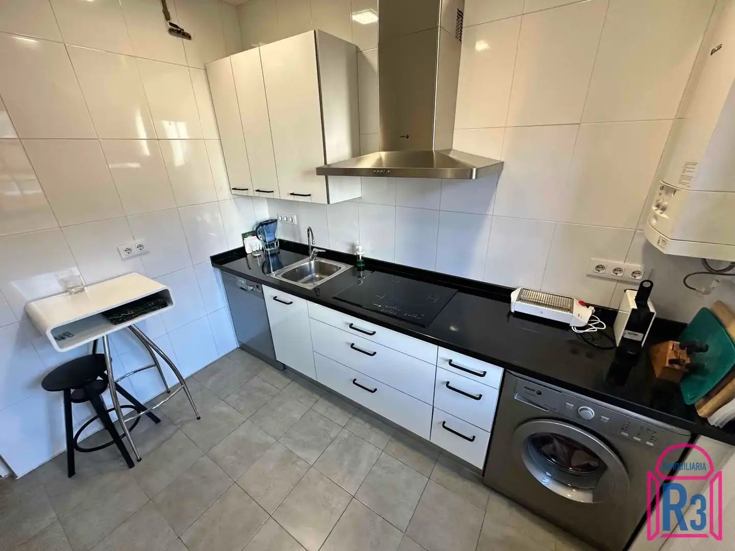 Kitchen of Flat for sale in León Capital   with Heating and Storage room