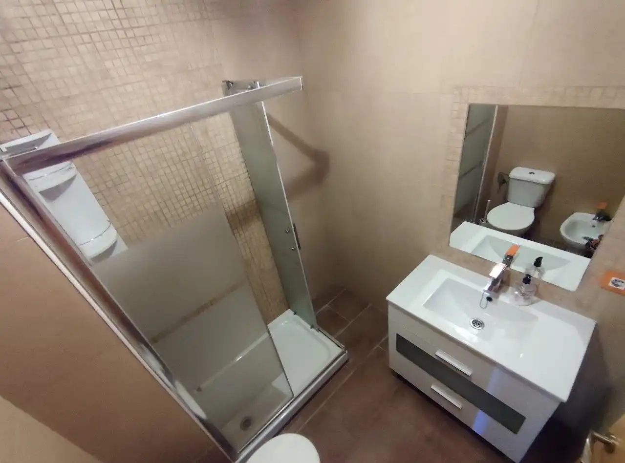 Bathroom of Flat for sale in Sevilla  with Air Conditioner and Storage room