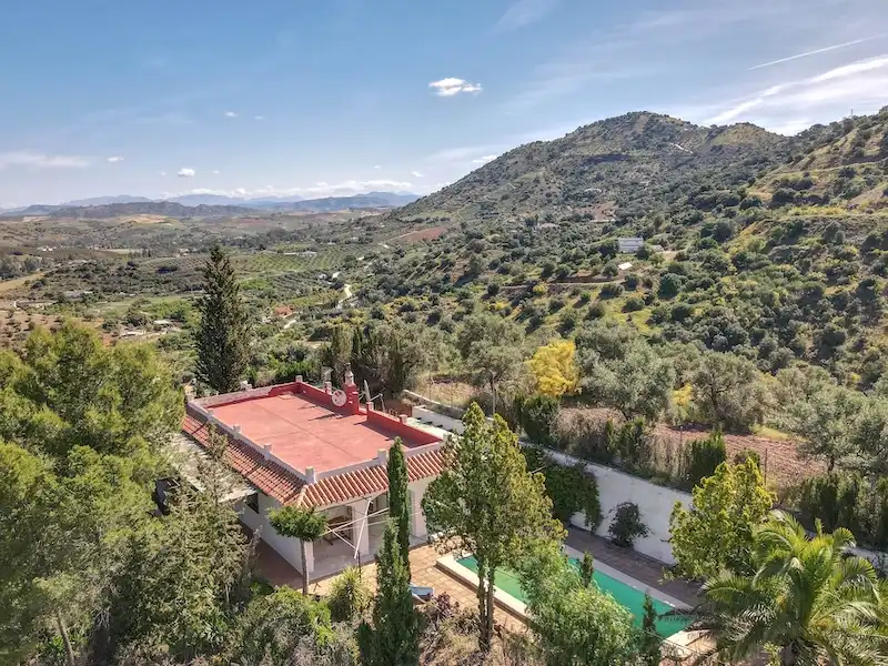Vista exterior de Casa o xalet en venda en Guaro amb Jardí privat i Piscina