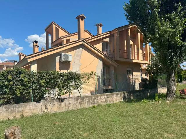 Casa adosada en Venta en Besalú