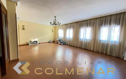 Living room of Flat to rent in Colmenar Viejo  with Air Conditioner, Heating and Parquet flooring