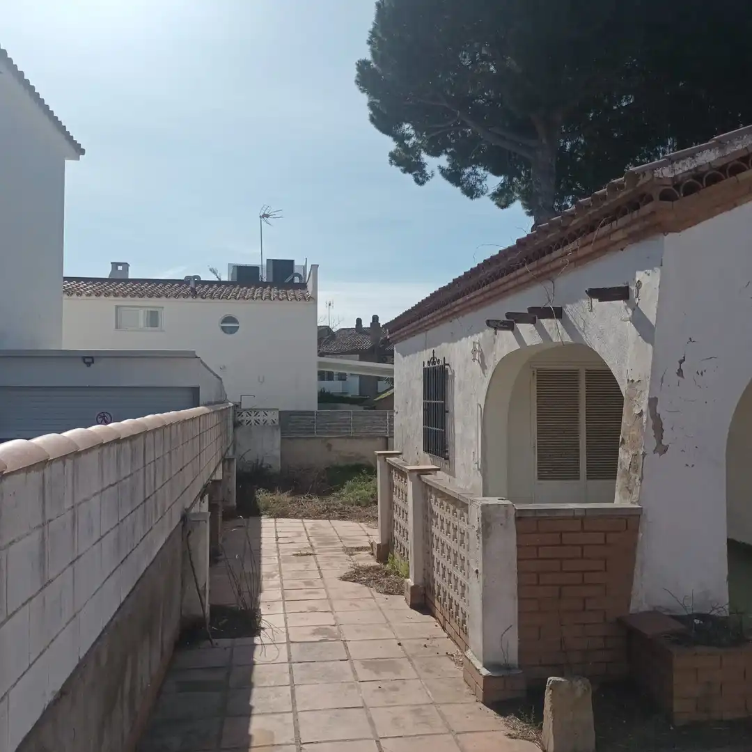 Außenansicht von Haus oder Chalet zum Verkauf in Cambrils mit Privatgarten und Terrasse