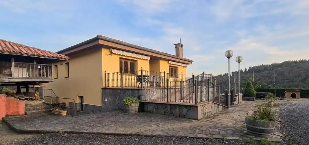 Vista exterior de Casa o chalet en venta en Pravia con Calefacción, Terraza y Trastero
