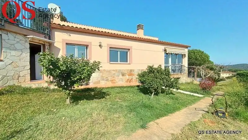 Vista exterior de Casa o xalet en venda en Tordera amb Calefacció, Jardí privat i Terrassa