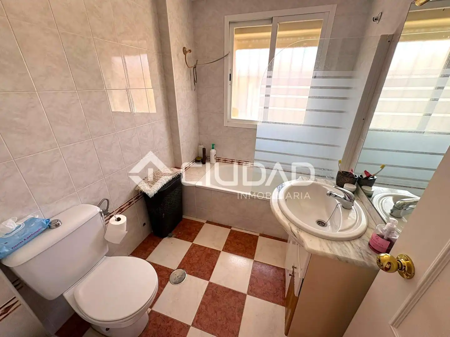 Bany de Casa adosada en venda en Sanlúcar de Barrameda amb Aire condicionat i Terrassa