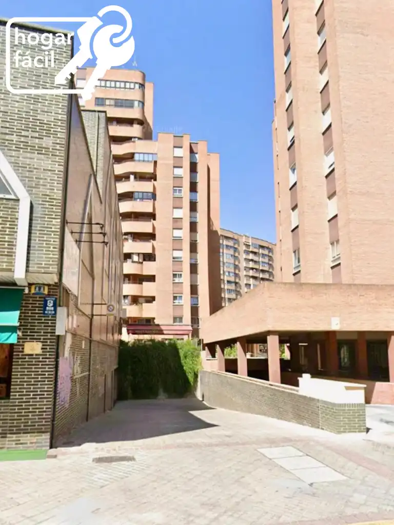 Außenansicht von Garage zur Miete in Valladolid