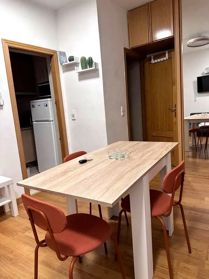 Menjador de Planta baixa de lloguer en Madrid amb Aire condicionat, Calefacció i Moblat