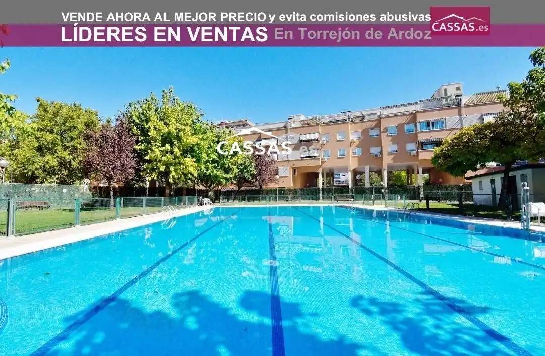 Piso con piscina en venta en Calle GARABAY