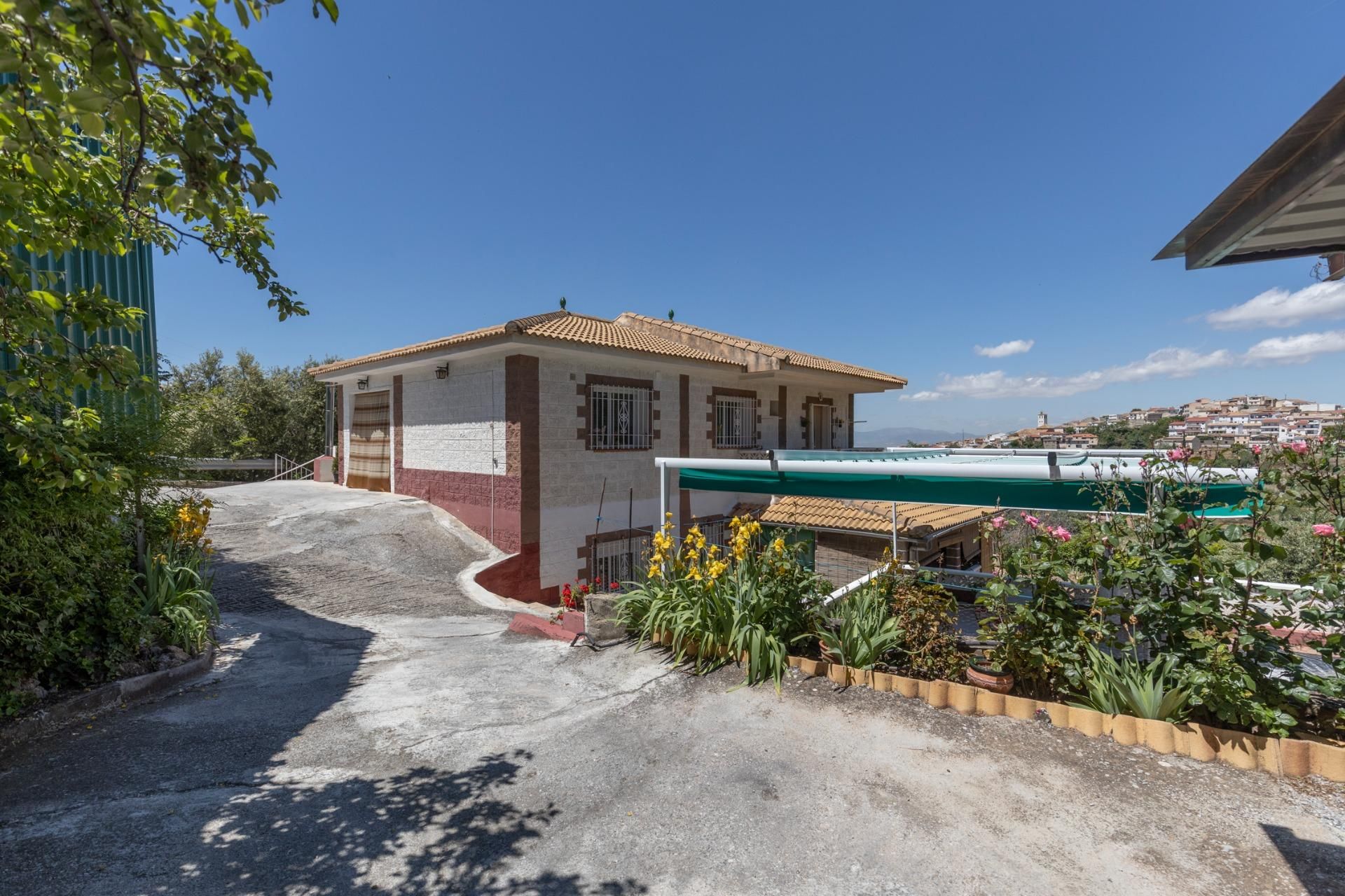 Vista exterior de Casa o xalet en venda en Cogollos de la Vega amb Calefacció, Terrassa i Traster