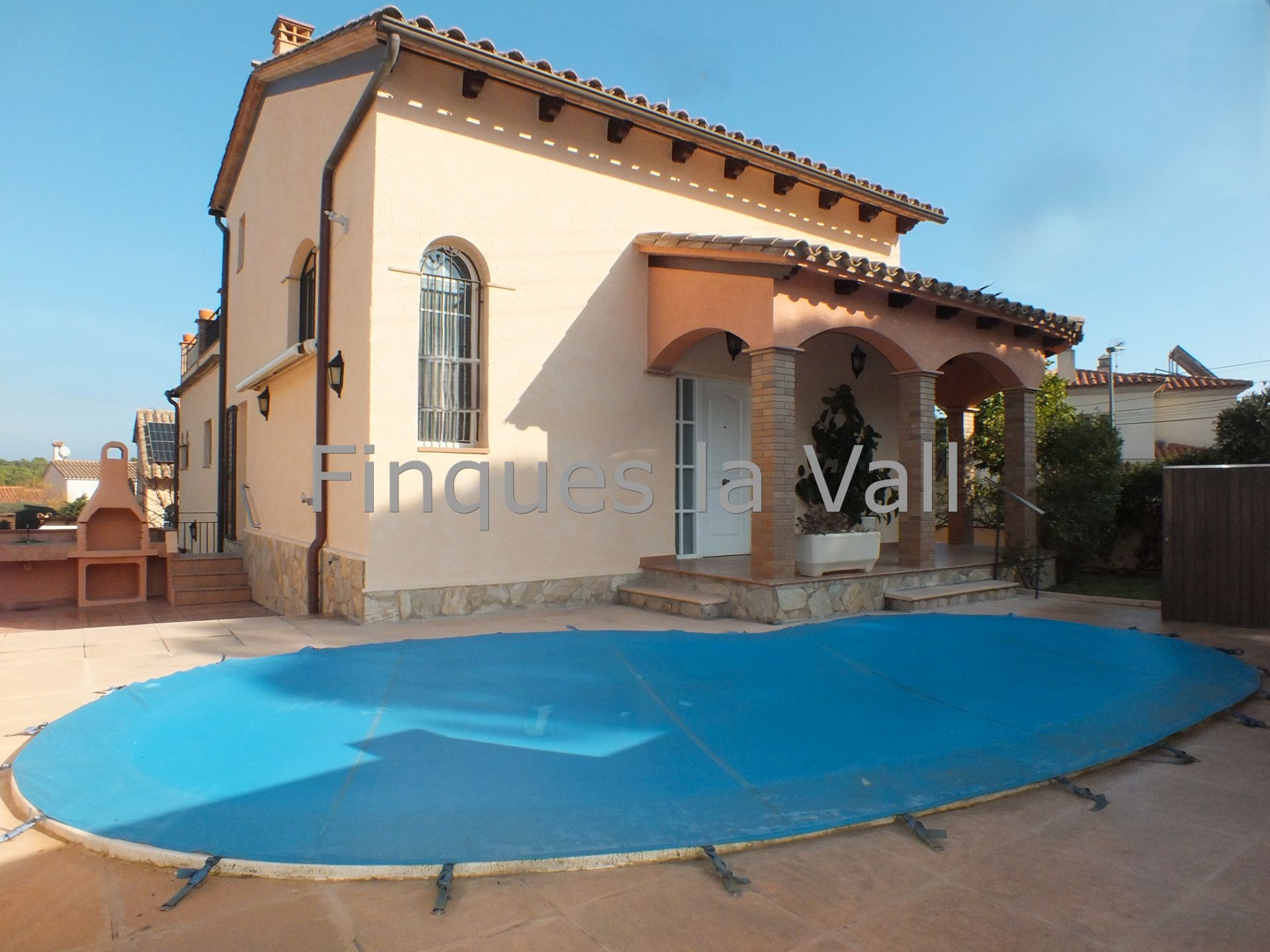 Vista exterior de Casa o chalet en venta en L'Escala con Calefacción, Jardín privado y Piscina