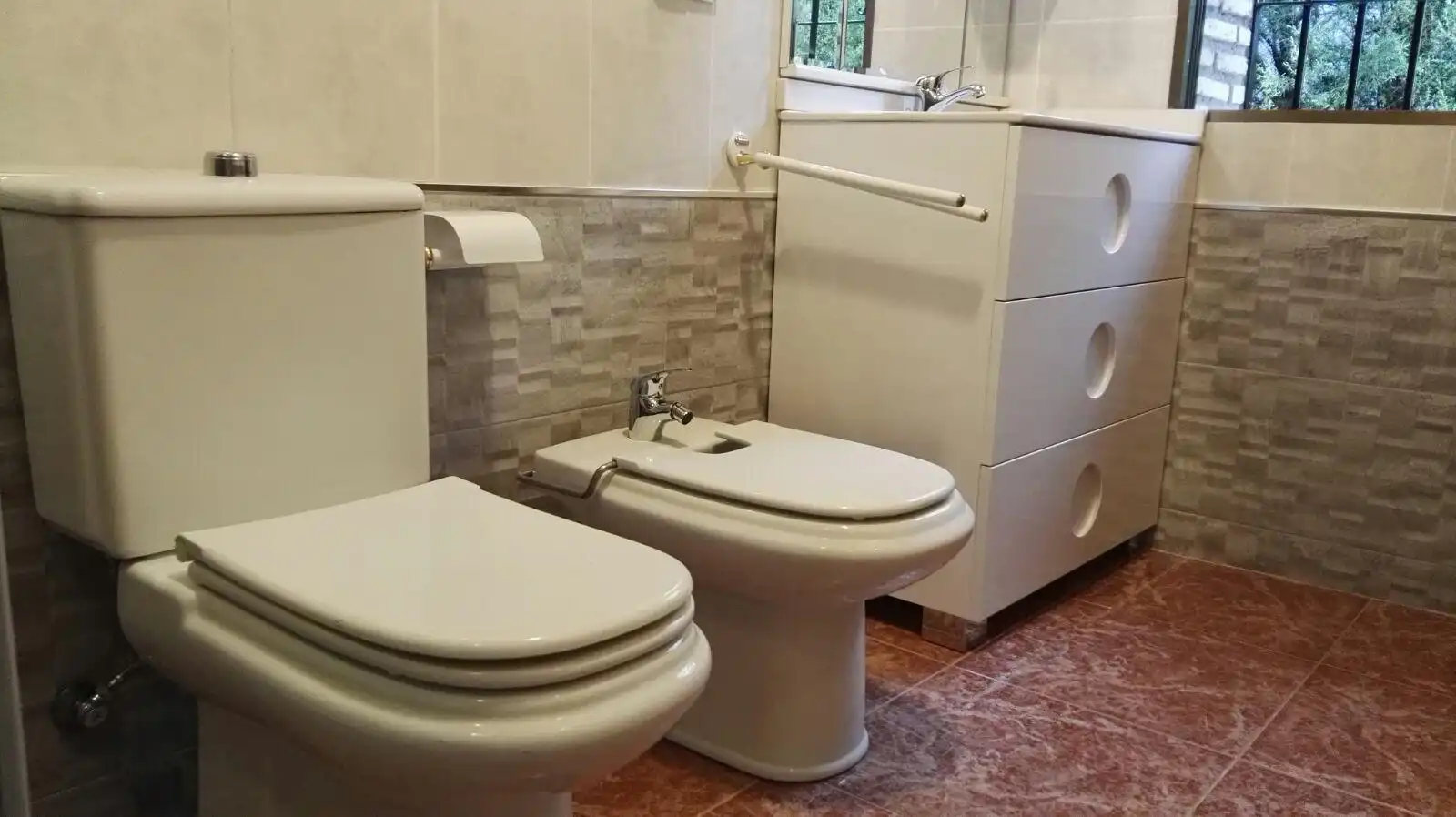 Bany de Casa o xalet en venda en Córdoba amb Aire condicionat, Jardí privat i Terrassa