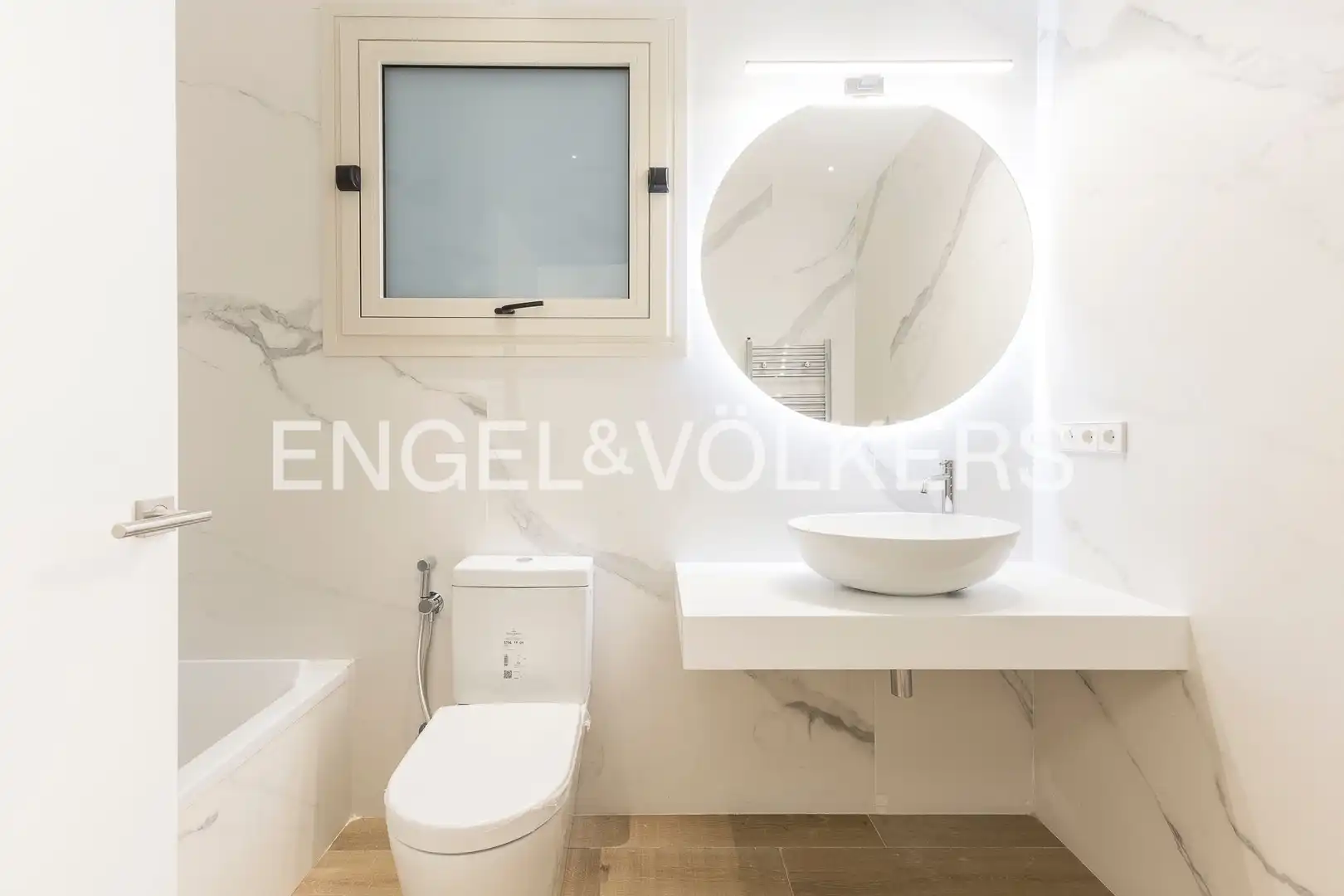 Baño de Piso de alquiler en Barcelona con Aire acondicionado, Calefacción y Parquet