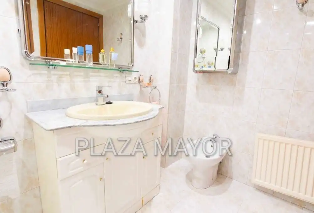 Badezimmer von Wohnung zum Verkauf in Salamanca mit Heizung, Parkett und Abstellraum