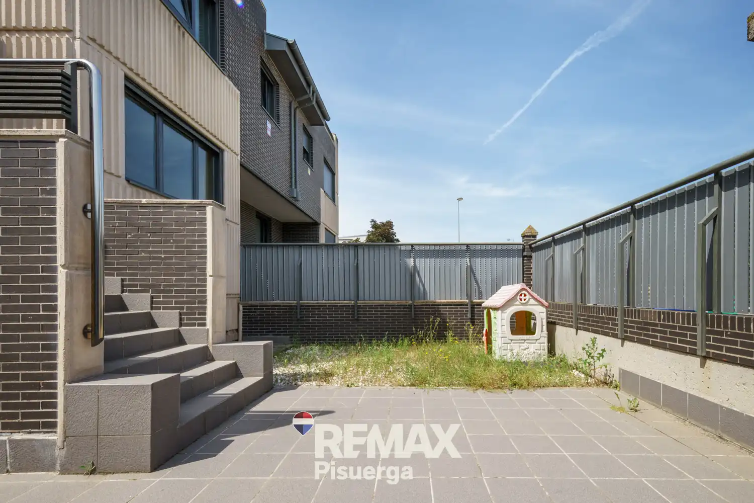 Vista exterior de Casa o xalet en venda en Valladolid amb Aire condicionat, Calefacció i Jardí privat