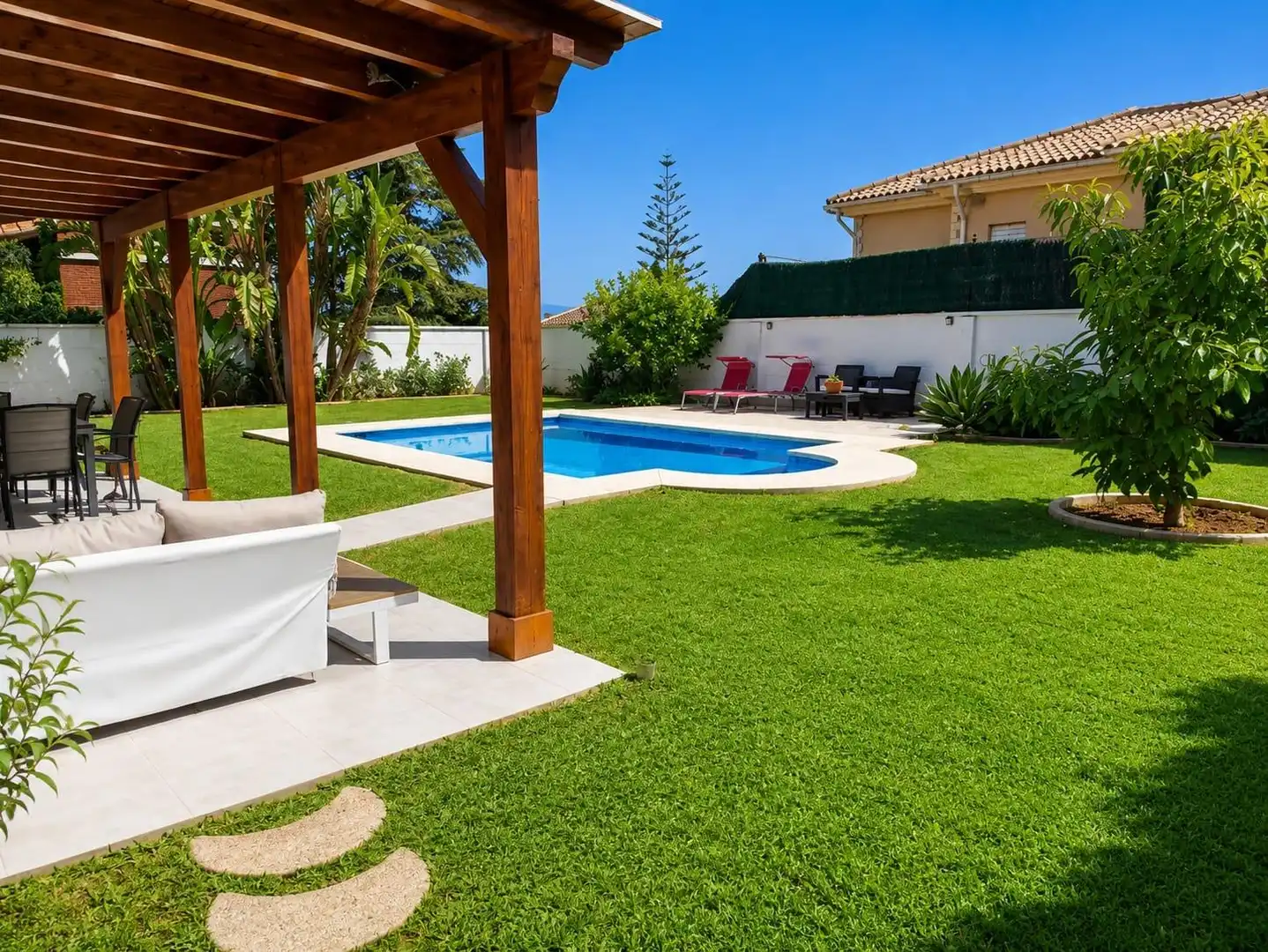 Piscina de Casa o xalet en venda en Alhaurín de la Torre amb Aire condicionat, Terrassa i Traster