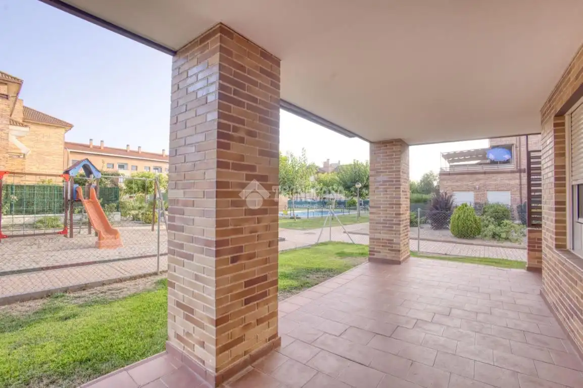 Terraza de Piso en venta en Villamayor con Calefacción, Jardín privado y Terraza