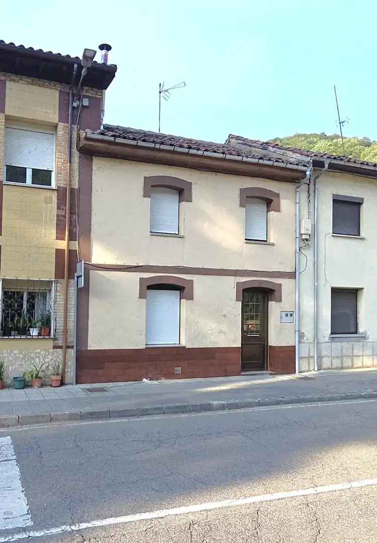 Vista exterior de Casa o xalet en venda en Aller amb Calefacció, Jardí privat i Terrassa