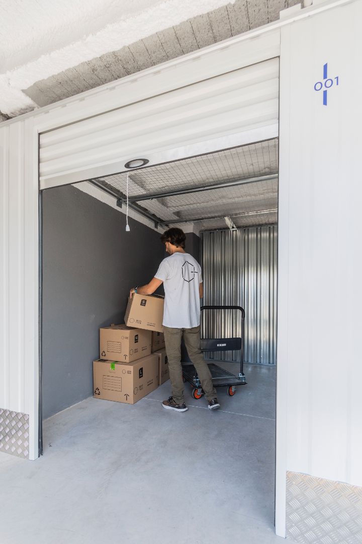 Box room to rent in Pinto  with Alarm