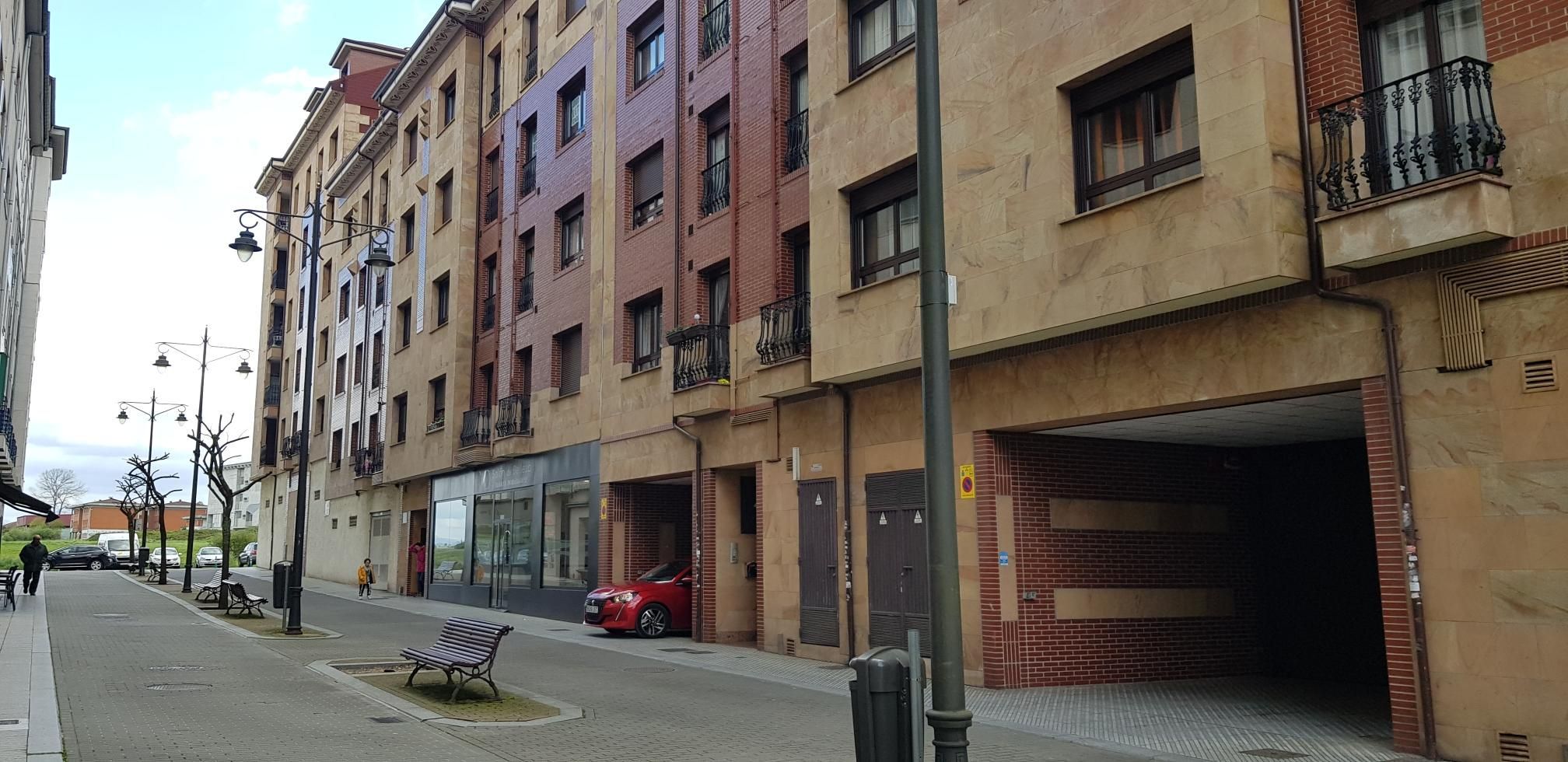 Garatge de lloguer a Calle de Antonio Machado, Lugones, Siero