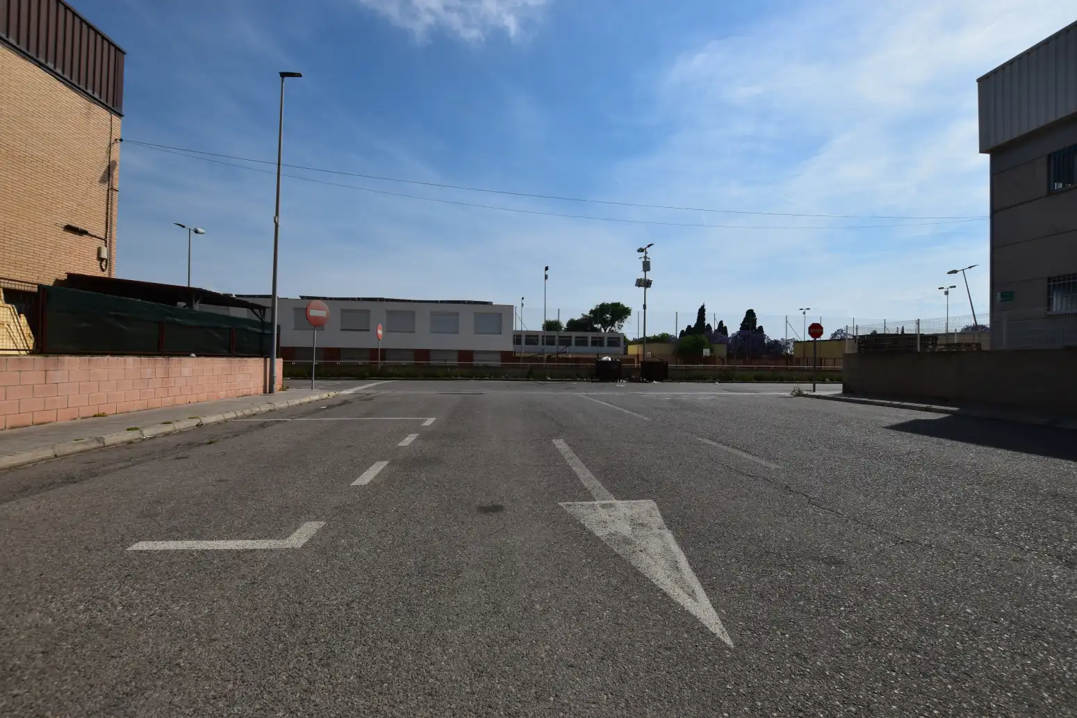 Parkplatz von Fabrikhallen zur Miete in Rafelbuñol / Rafelbunyol