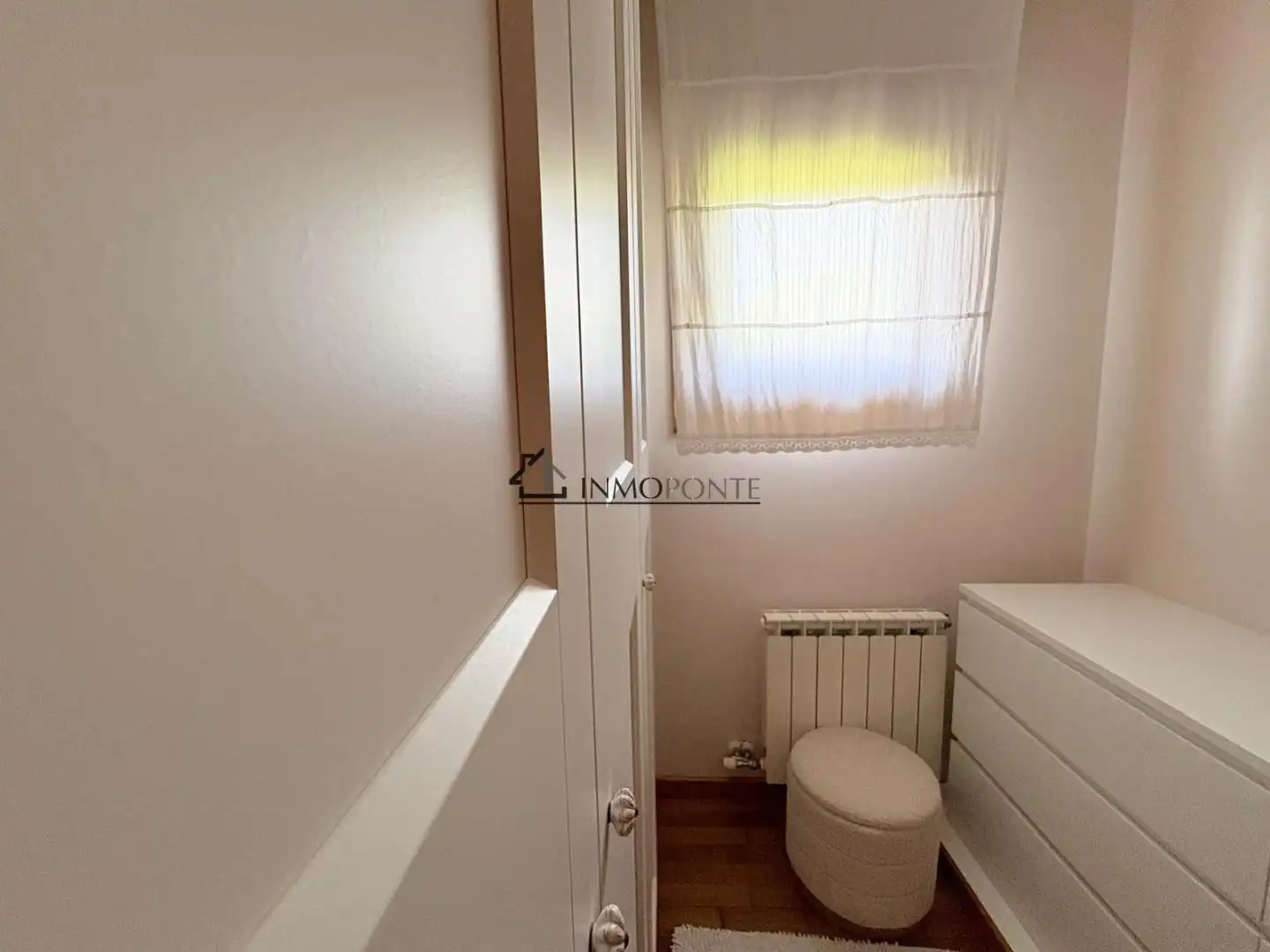 Dormitori de Casa o xalet en venda en Pontevedra Capital  amb Calefacció, Jardí privat i Terrassa