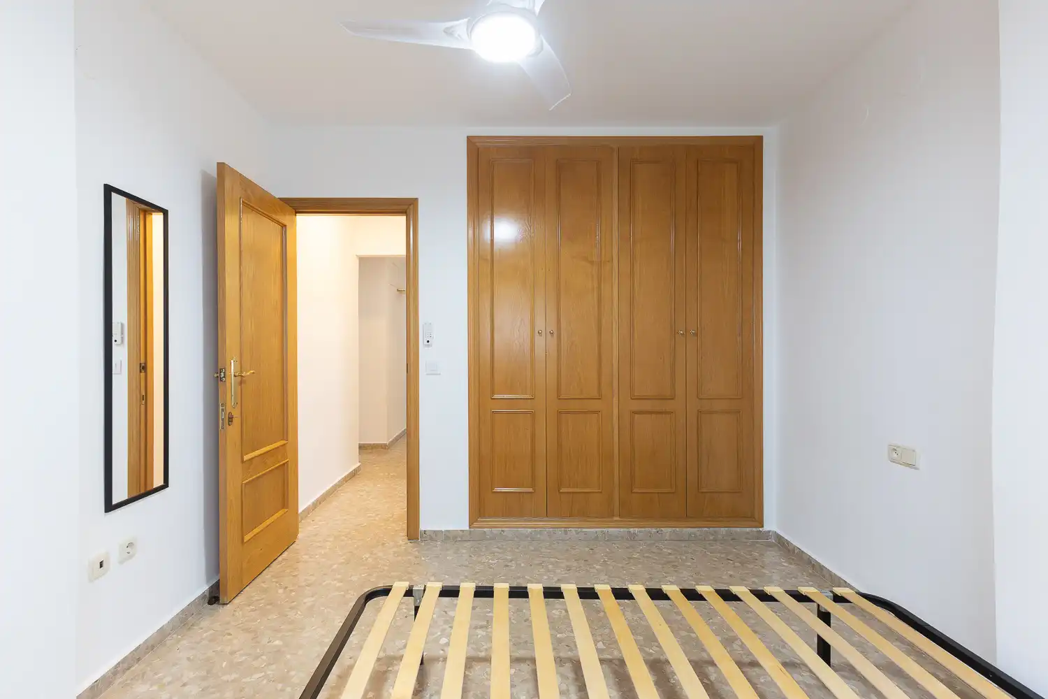 Schlafzimmer von Wohnung zur Miete in Valencia mit Klimaanlage, Heizung und Balkon