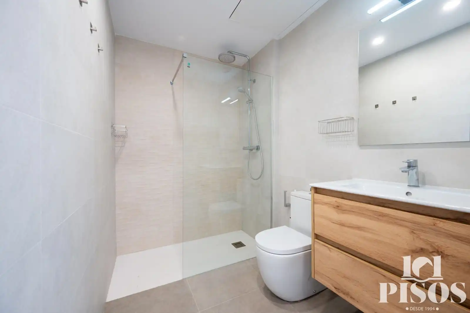 Bathroom of Attic for sale in Sant Cugat del Vallès  with Air Conditioner, Heating and Parquet flooring