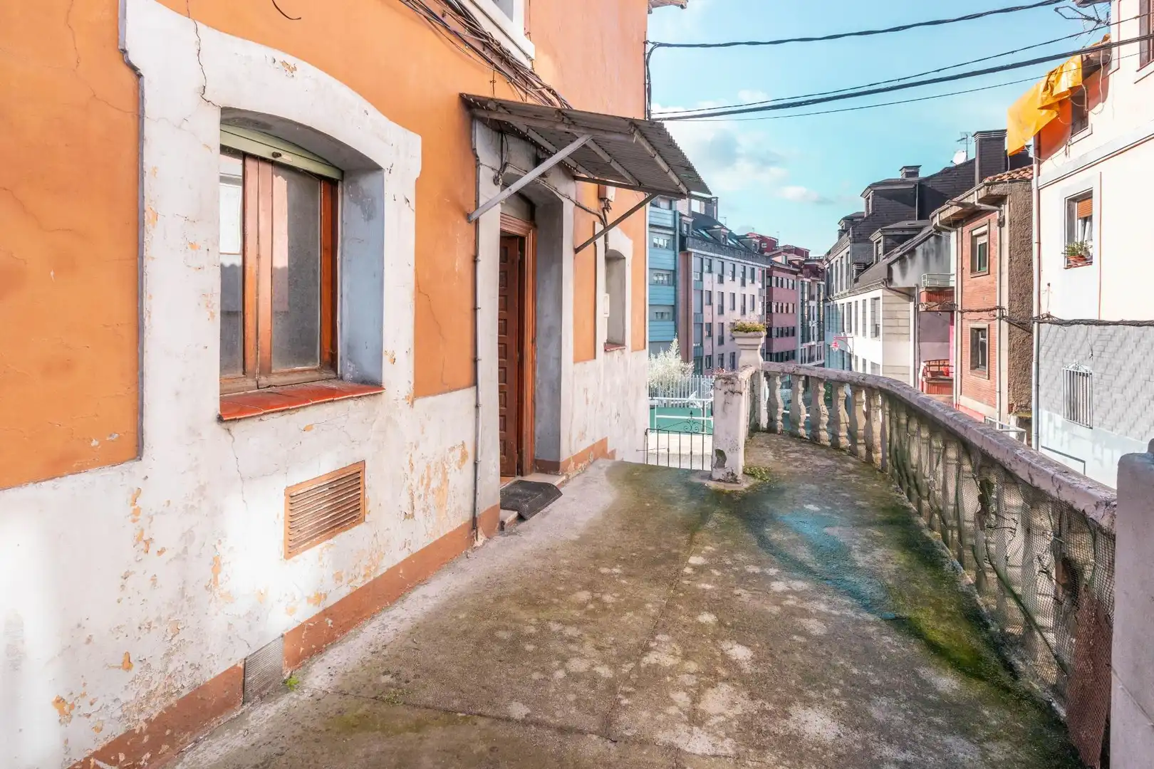 Gebäude zum Verkauf in Calle de Valentín Ochoa, 4, La Felguera