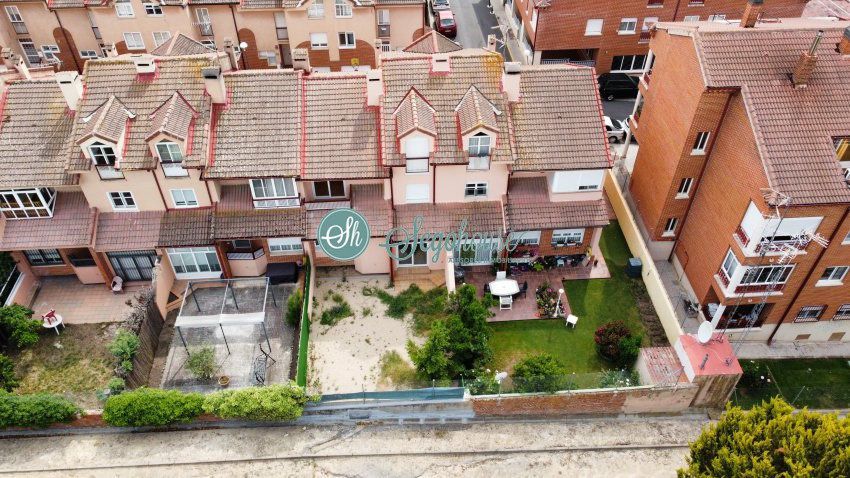 Exterior view of House or chalet for sale in La Lastrilla   with Heating, Parquet flooring and Terrace