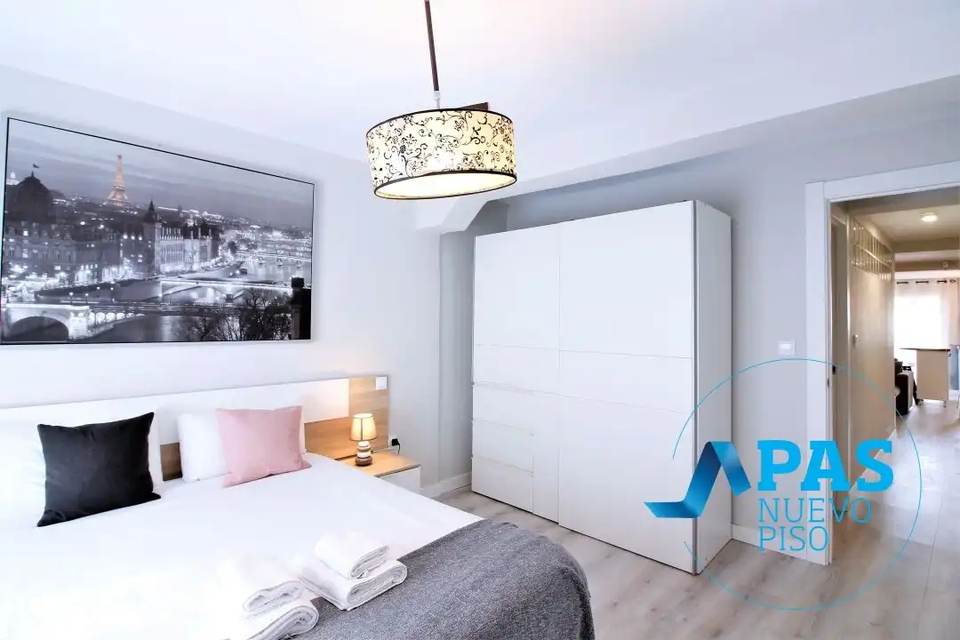 Schlafzimmer von Wohnung zur Miete in Santander mit Balkon