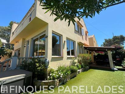 Jardí de Casa o xalet en venda en Sitges amb Aire condicionat, Terrassa i Piscina