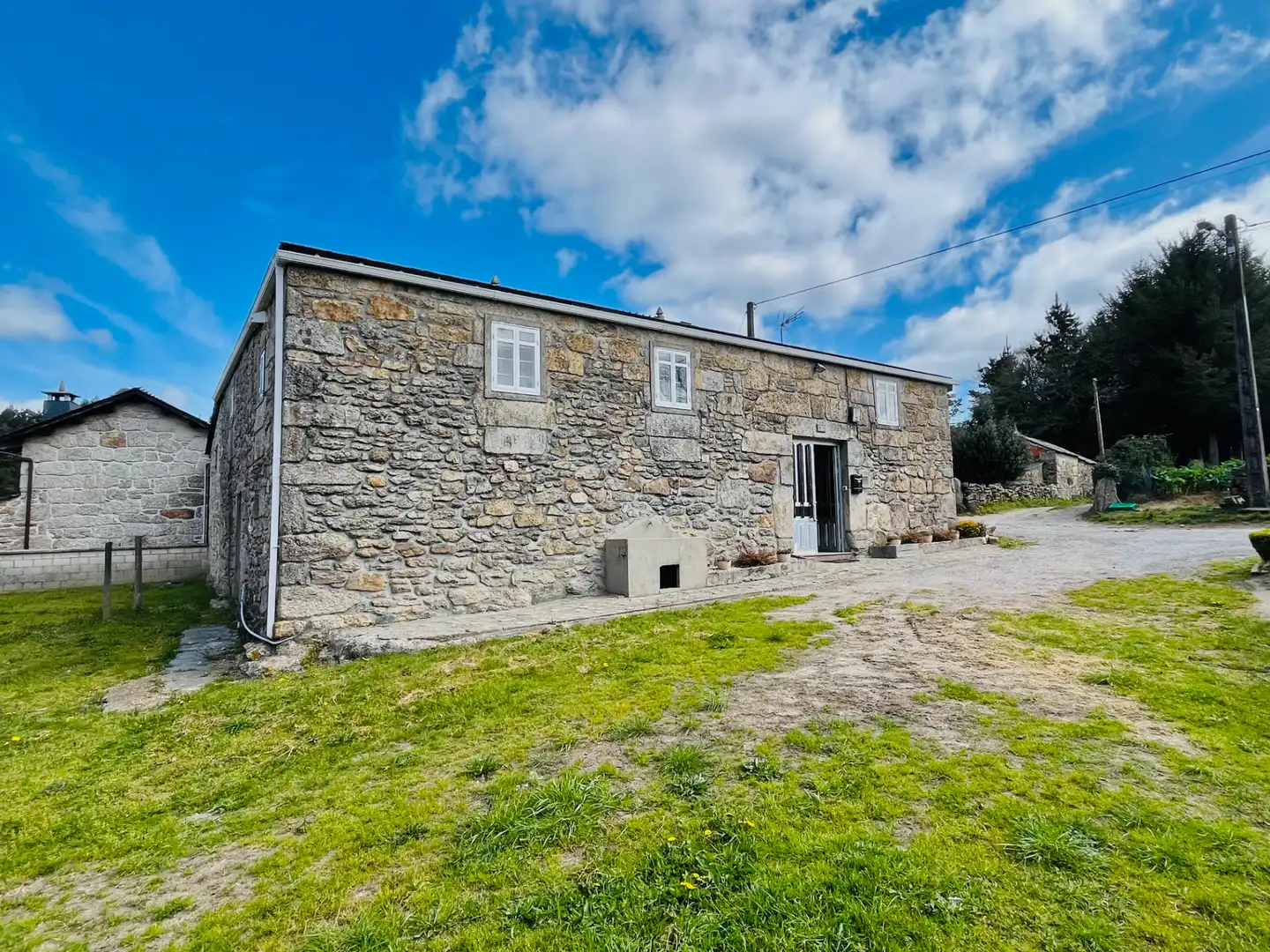 Exterior view of Country homes for sale in Lugo  with Private garden, Furnished and Microwave