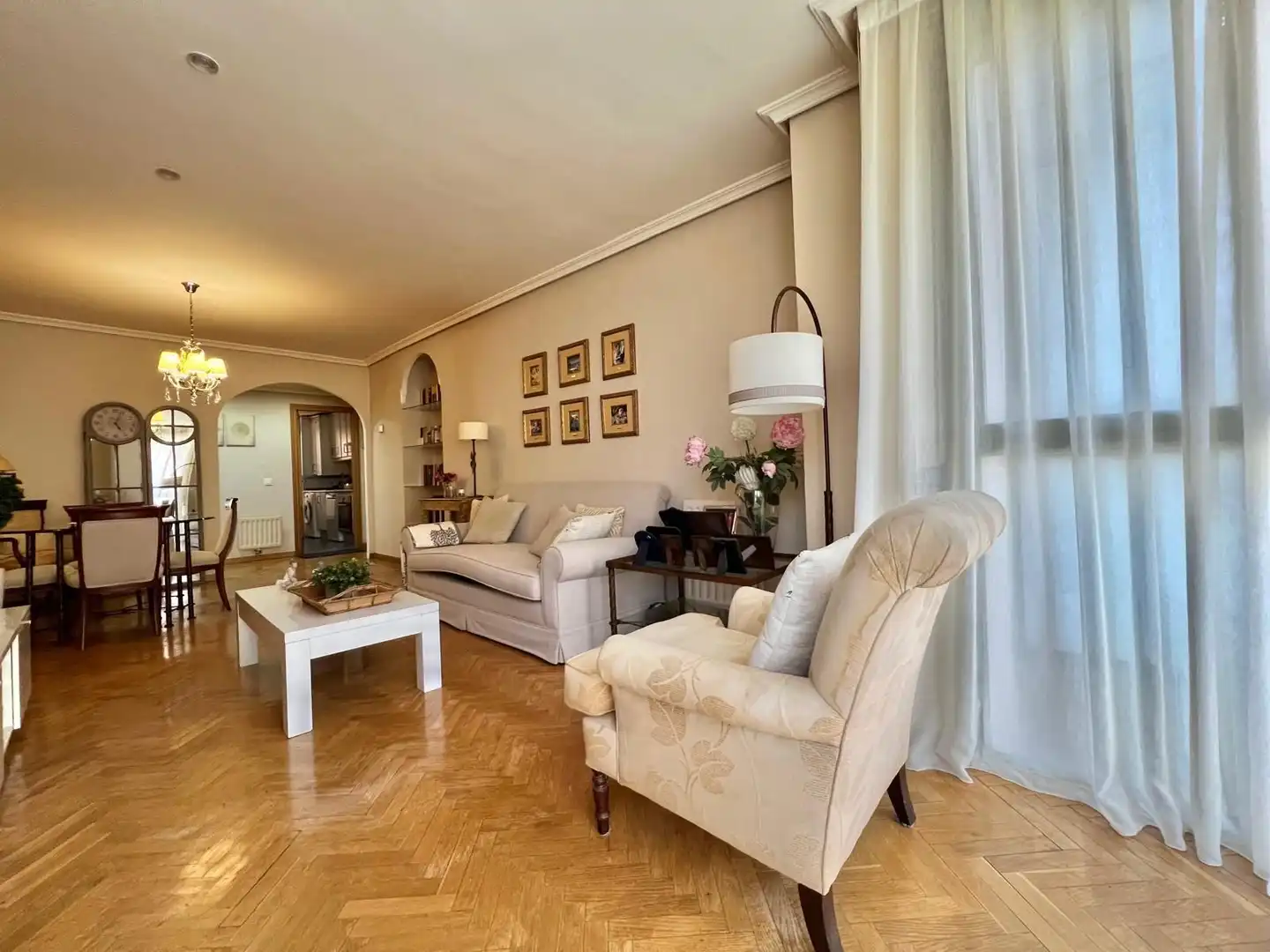 Sala de estar de Piso en venta en Tres Cantos con Calefacción, Trastero y Piscina comunitaria